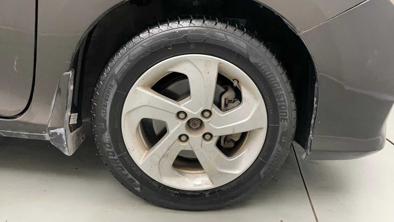 Used 2016 Honda City VX Petrol Manual tyres RIGHT FRONT TYRE RIM VIEW