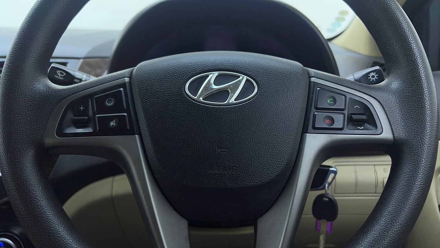 Used 2016 Hyundai Verna 1.6 VTVT SX AT Petrol Automatic top_features Airbags