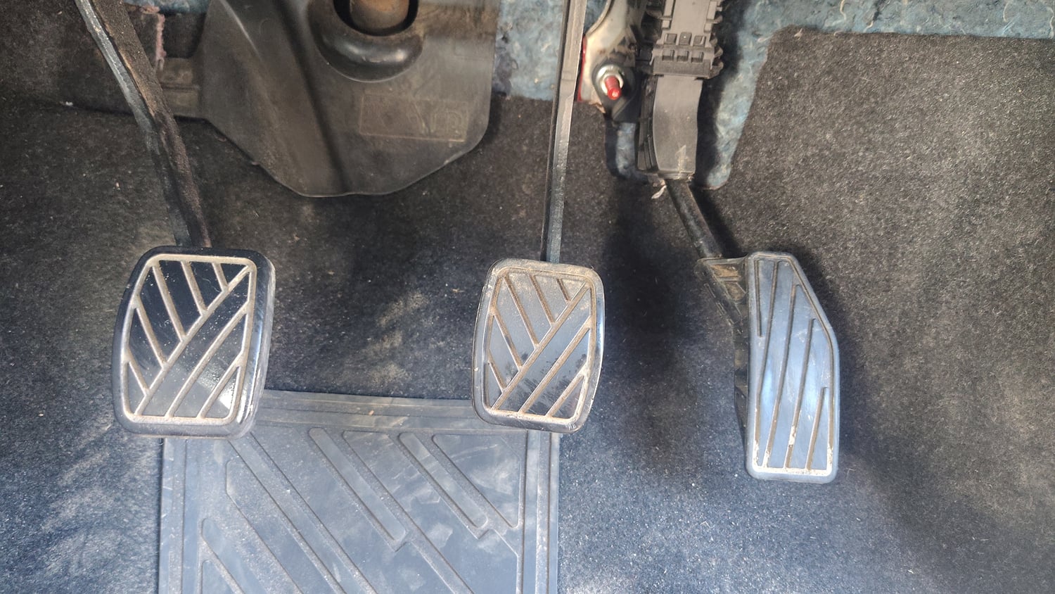 Used 2022 Maruti Suzuki Swift VXi Petrol Manual interior PEDALS VIEW