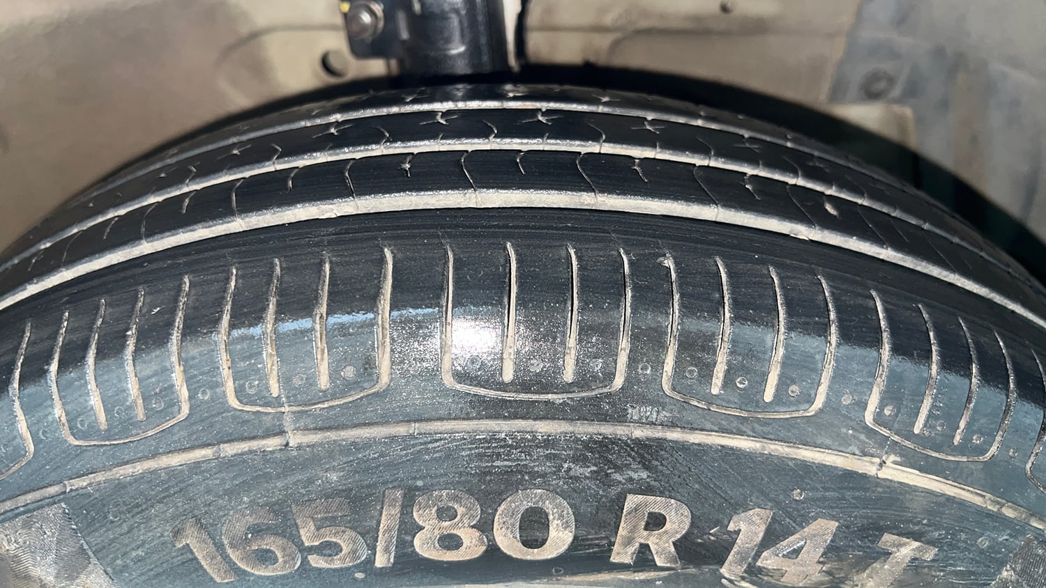 Used 2015 Maruti Suzuki Swift Dzire VXI Petrol Manual tyres RIGHT FRONT TYRE TREAD VIEW