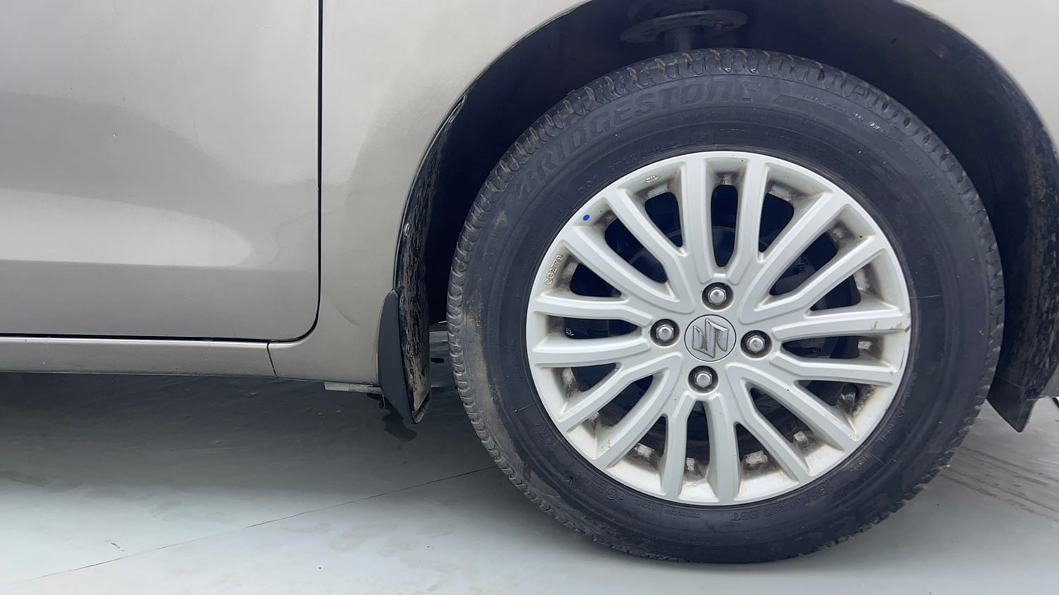 Used 2018 Maruti Suzuki Dzire ZXi Petrol Manual tyres RIGHT FRONT TYRE RIM VIEW
