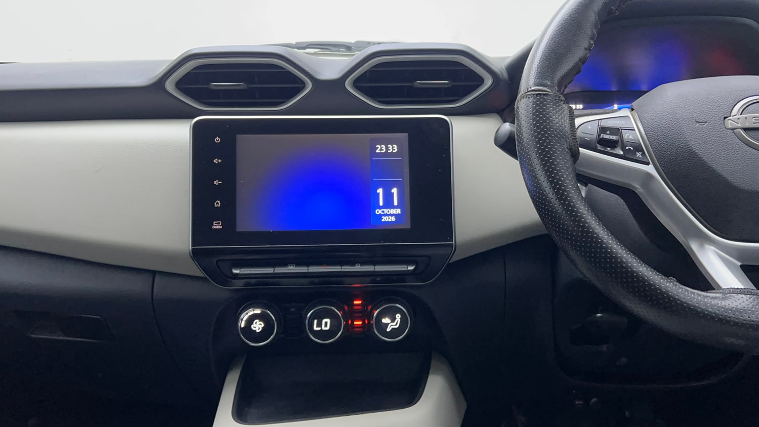 Used 2022 Nissan Magnite XV Petrol Manual interior MUSIC SYSTEM & AC CONTROL VIEW