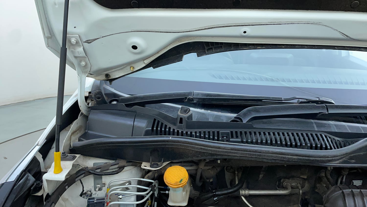Used 2022 Tata Altroz XZ Plus Petrol Petrol Manual engine ENGINE RIGHT SIDE HINGE & APRON VIEW