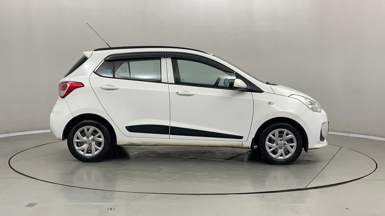 Used 2019 Hyundai Grand i10 Magna 1.2 Kappa VTVT Petrol Manual exterior RIGHT SIDE VIEW