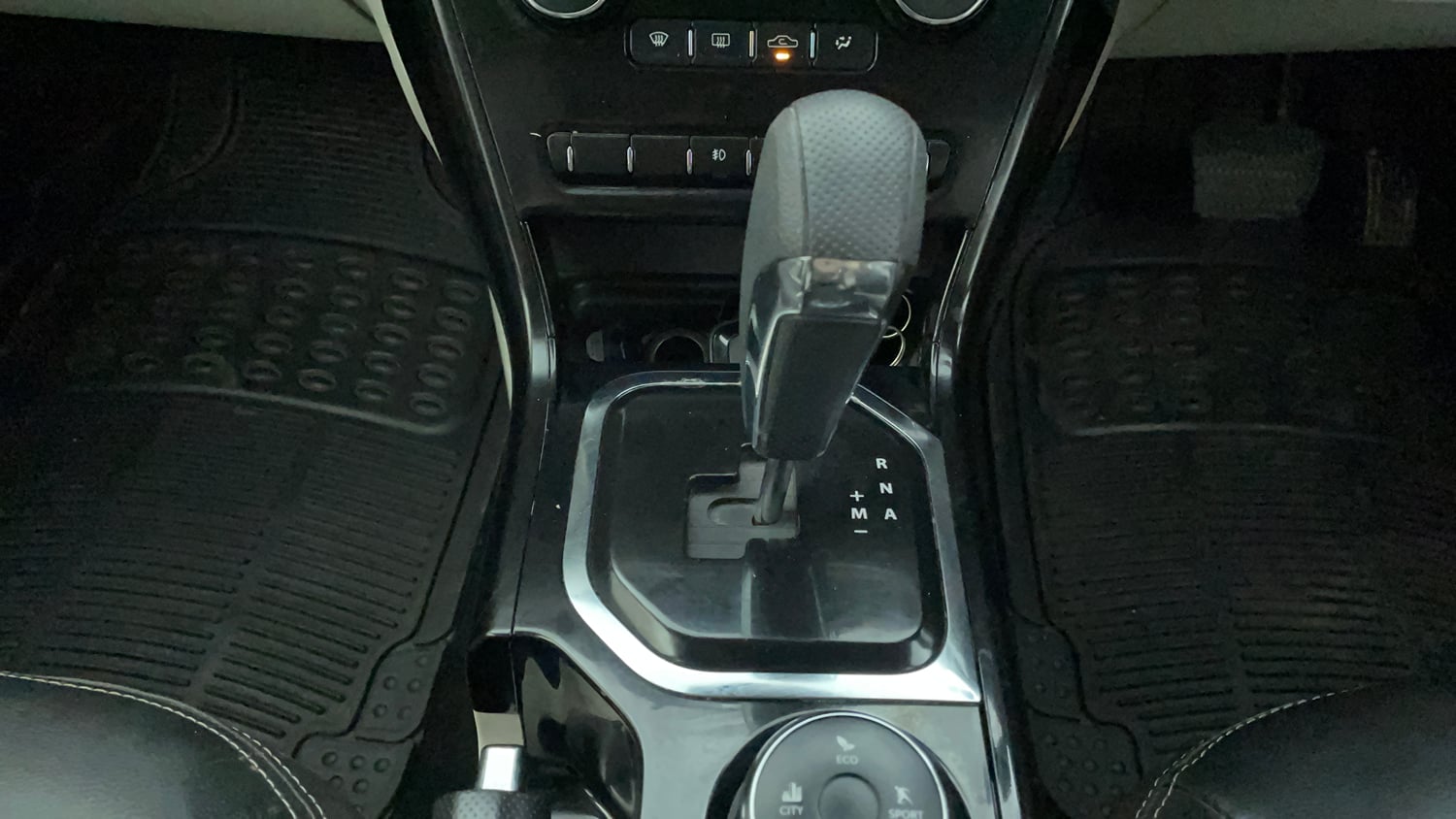 Used 2022 Tata Nexon XZA Plus (S) Petrol Automatic interior GEAR  KNOB VIEW