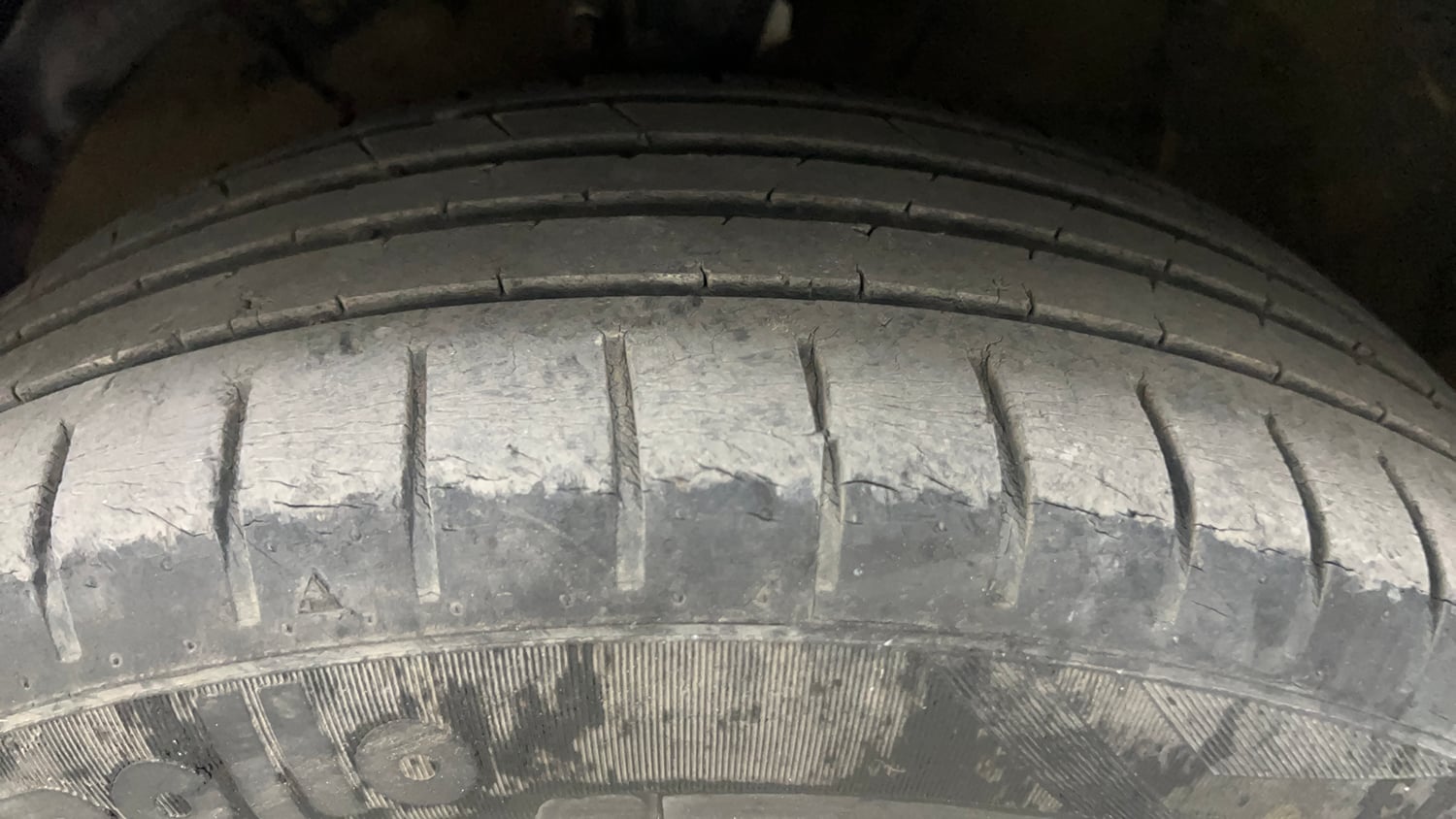 Used 2020 Maruti Suzuki Baleno Zeta Petrol Manual tyres LEFT FRONT TYRE TREAD VIEW