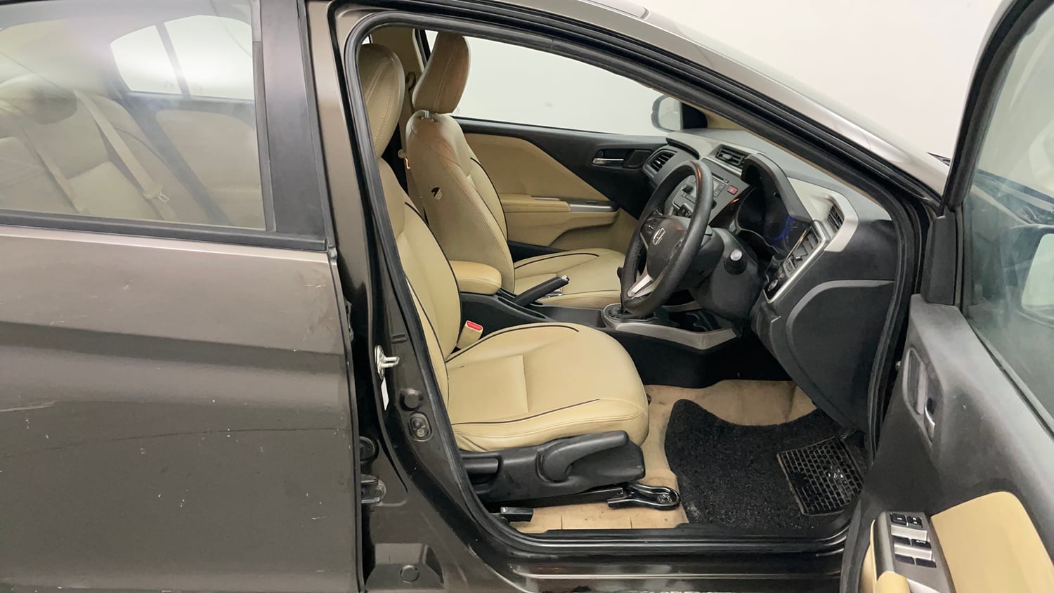 Used 2016 Honda City VX Petrol Manual interior RIGHT SIDE FRONT DOOR CABIN VIEW