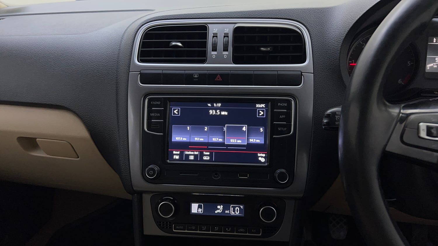 Used 2019 Volkswagen Ameo Highline Plus 1.5L (D) Diesel Manual top_features Touch screen infotainment system