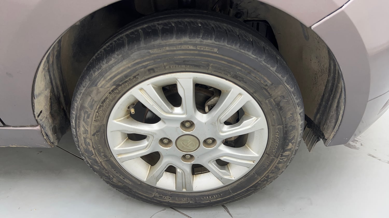 Used 2017 Tata Tiago Revotron XZ Petrol Manual tyres RIGHT FRONT TYRE RIM VIEW