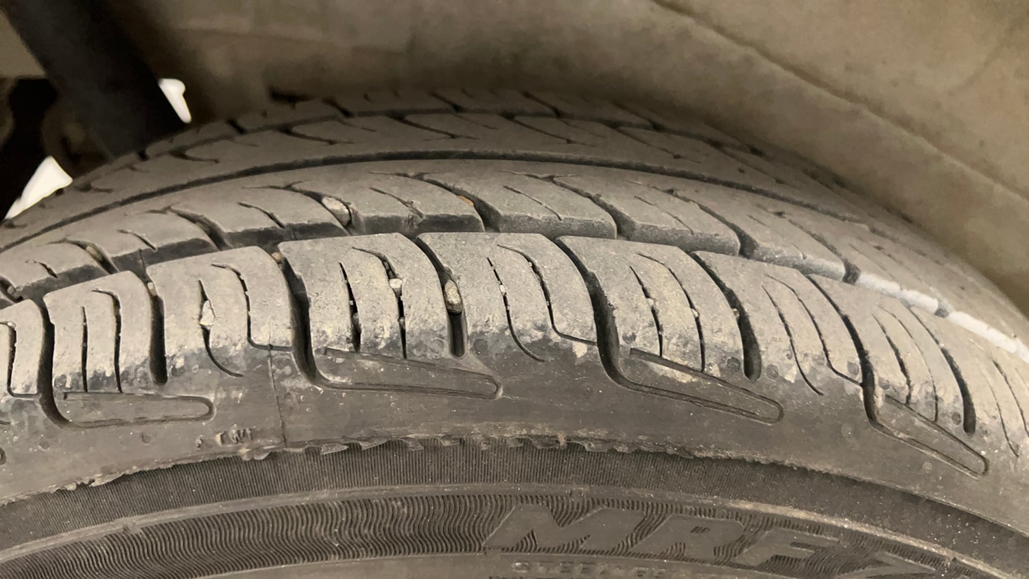 Used 2019 Maruti Suzuki Wagon R 1.0 VXI AMT Petrol Automatic tyres RIGHT REAR TYRE TREAD VIEW
