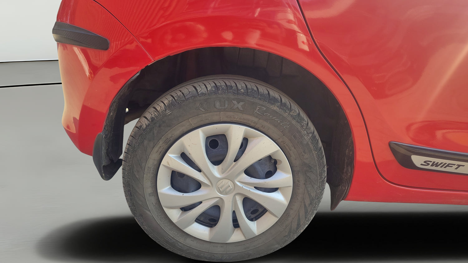 Used 2022 Maruti Suzuki Swift VXi Petrol Manual tyres RIGHT REAR TYRE RIM VIEW