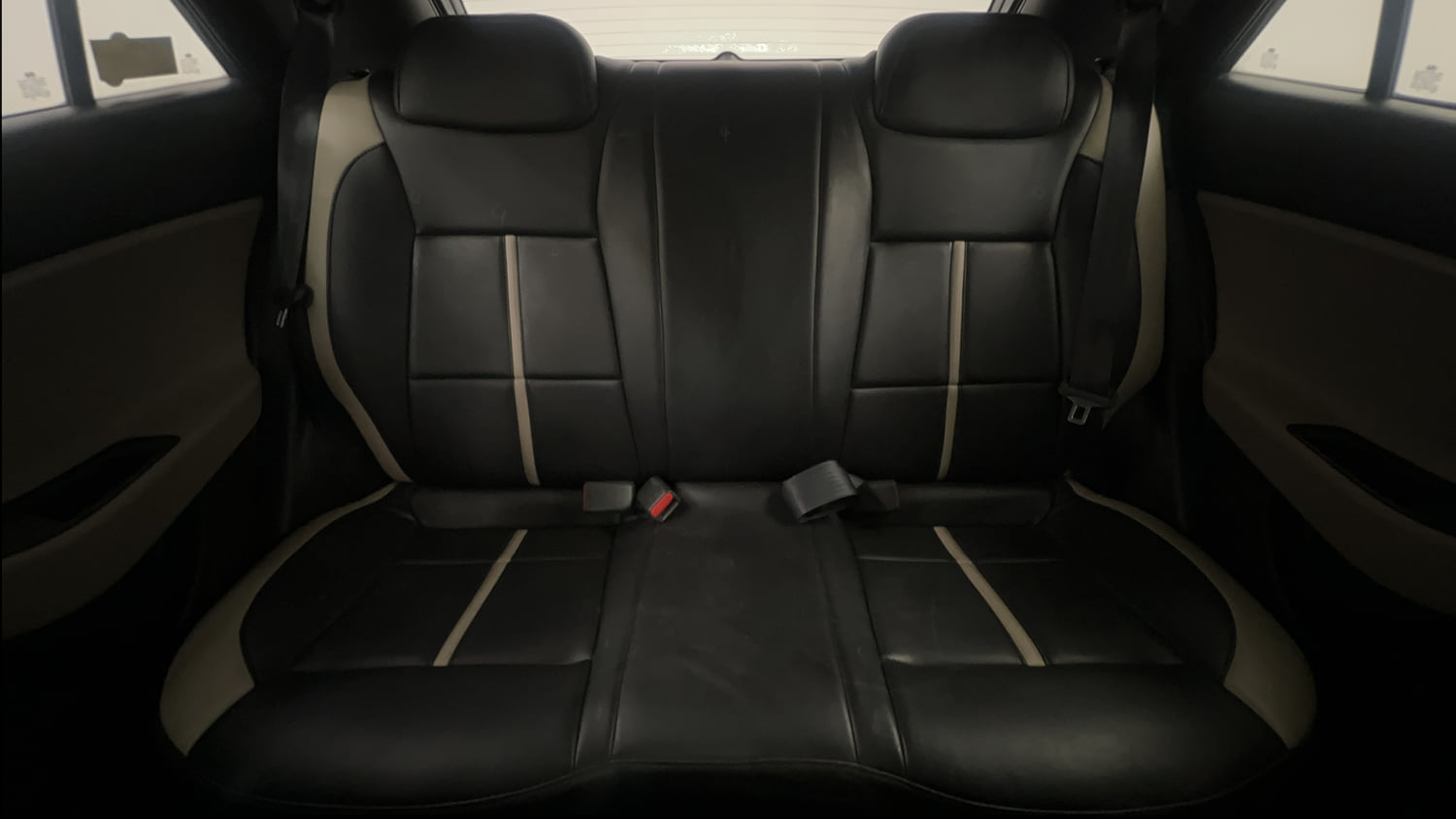 Used 2017 Hyundai Elite i20 Sportz 1.2 Petrol Manual interior REAR SEAT CONDITION VIEW