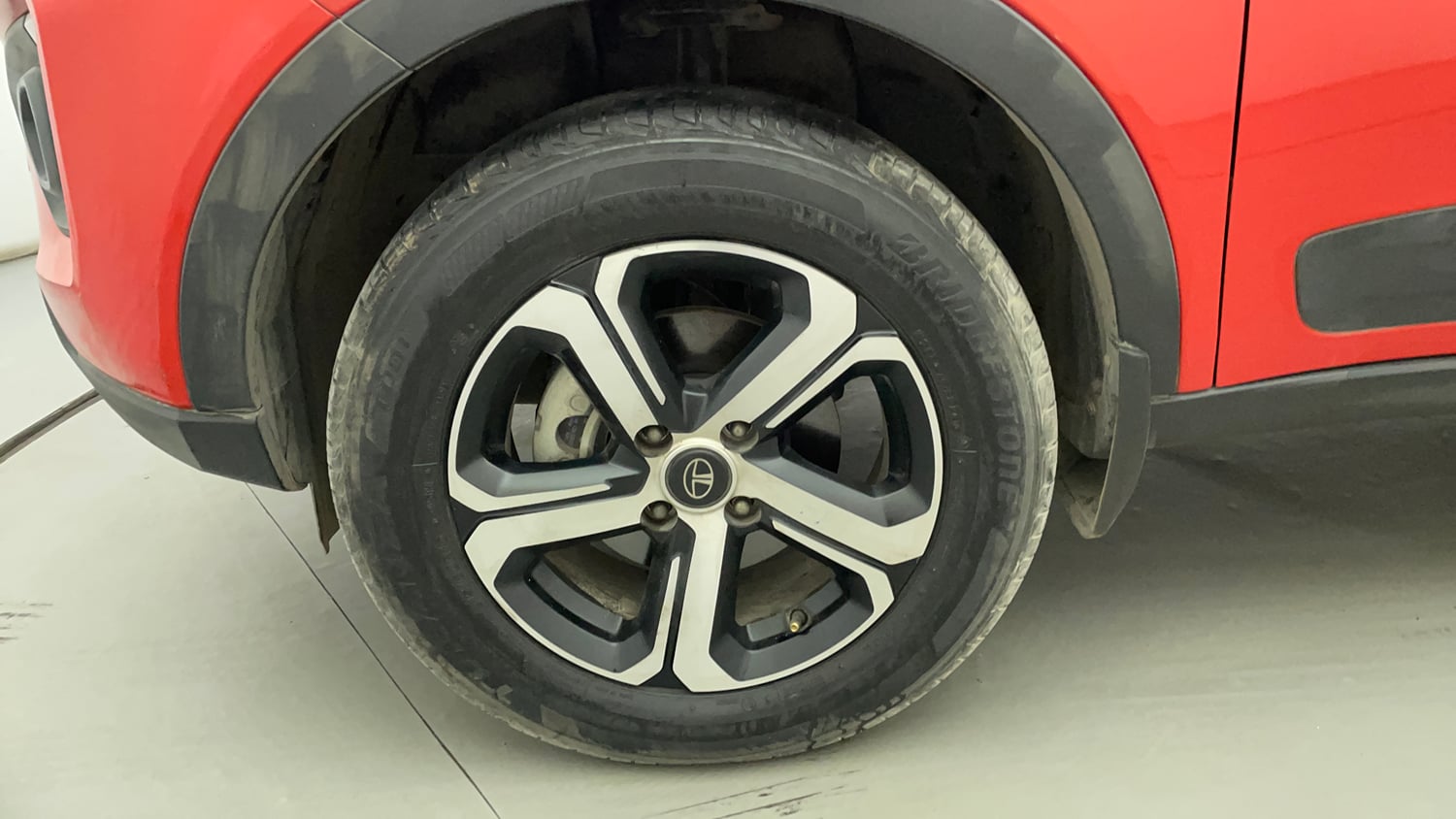 Used 2022 Tata Nexon XZA Plus (S) Petrol Automatic tyres LEFT FRONT TYRE RIM VIEW