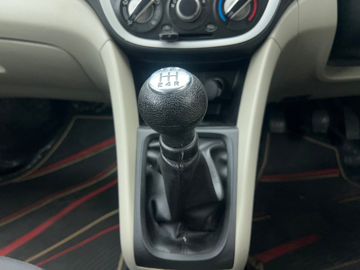 Used 2014 Maruti Suzuki Celerio VXi Petrol Manual interior GEAR  KNOB VIEW