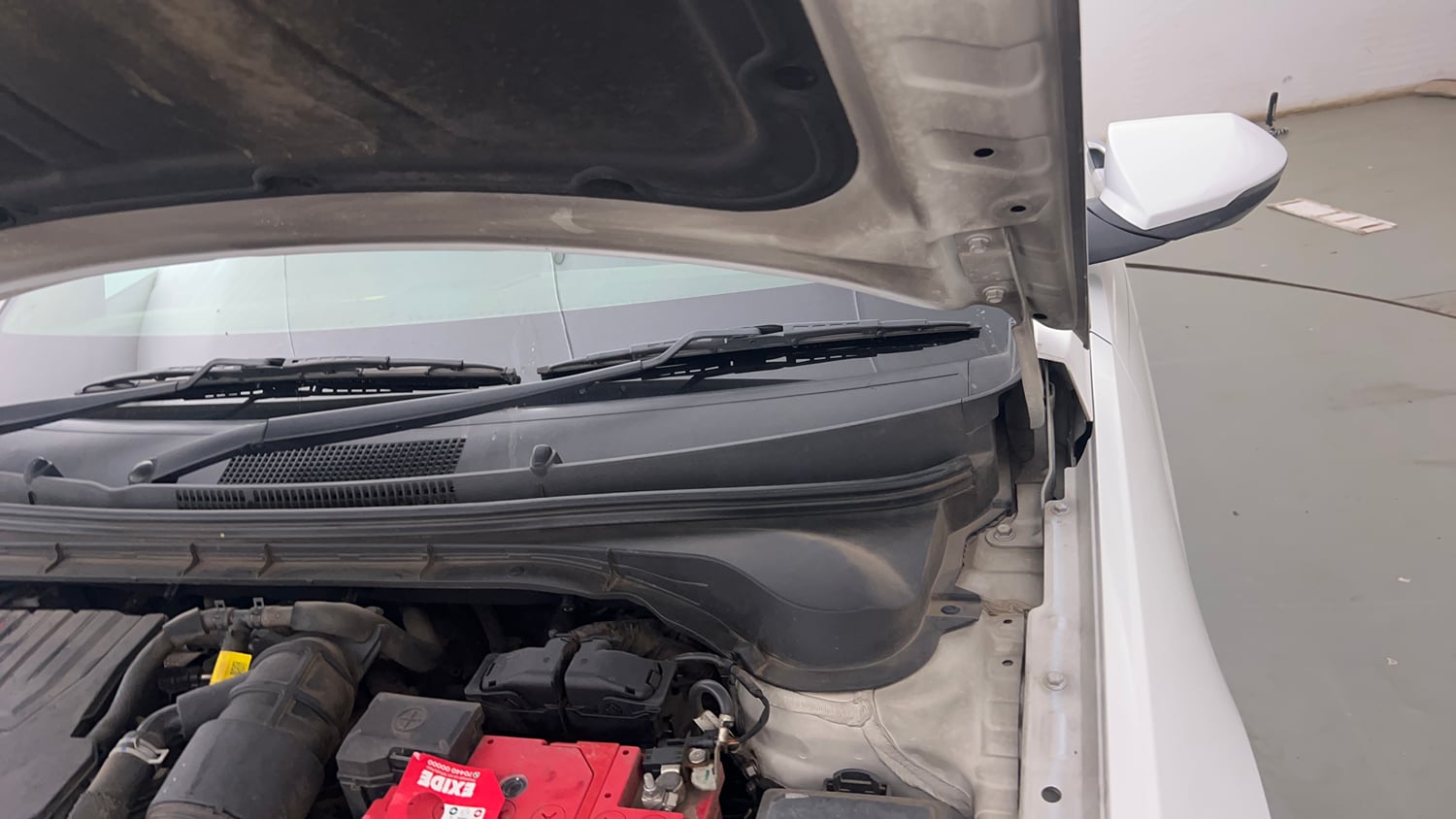 Used 2023 Hyundai Verna SX (O) 1.5 Turbo Petrol MT Petrol Manual engine ENGINE LEFT SIDE HINGE & APRON VIEW