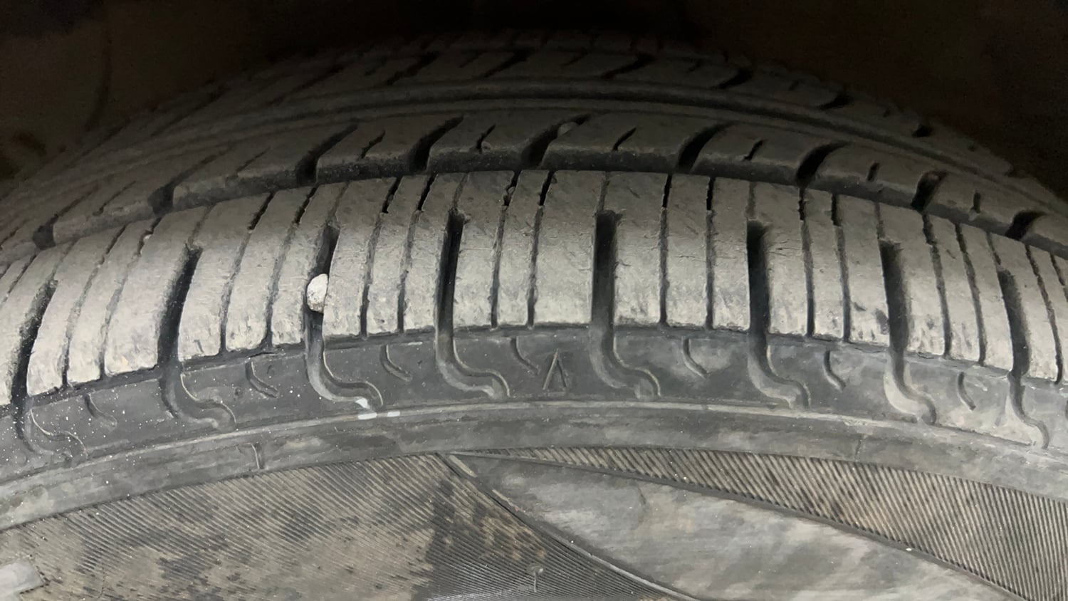 Used 2018 Hyundai Grand i10 Asta 1.2 Kappa VTVT Petrol Manual tyres LEFT FRONT TYRE TREAD VIEW