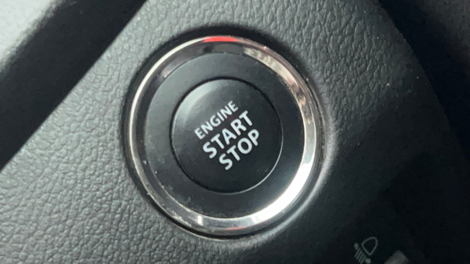 Used 2016 Maruti Suzuki Baleno Alpha 1.2 Petrol Manual top_features Keyless start