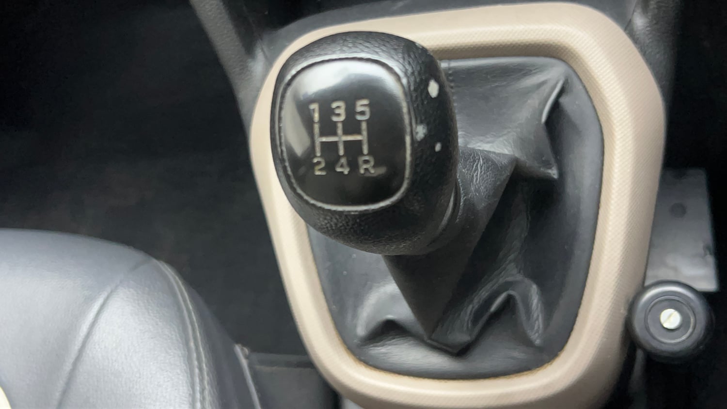 Used 2018 Hyundai Grand i10 Magna 1.2 Kappa VTVT CNG (outside fitted) Cng Manual interior GEAR  KNOB VIEW
