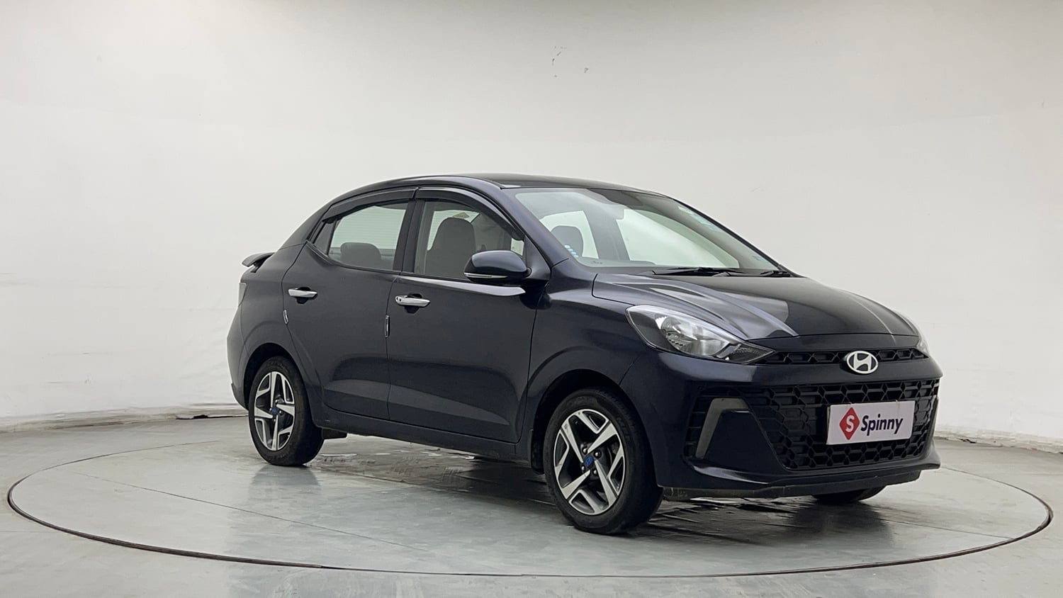 Used 2024 Hyundai Aura SX 1.2 CNG Cng Manual exterior RIGHT FRONT CORNER VIEW