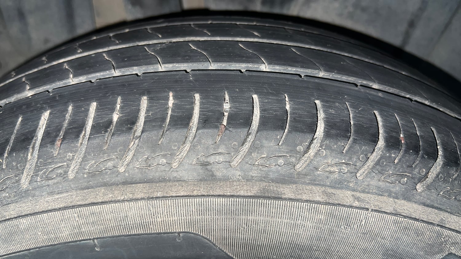 Used 2021 Maruti Suzuki XL6 Zeta MT Petrol Petrol Manual tyres RIGHT REAR TYRE TREAD VIEW