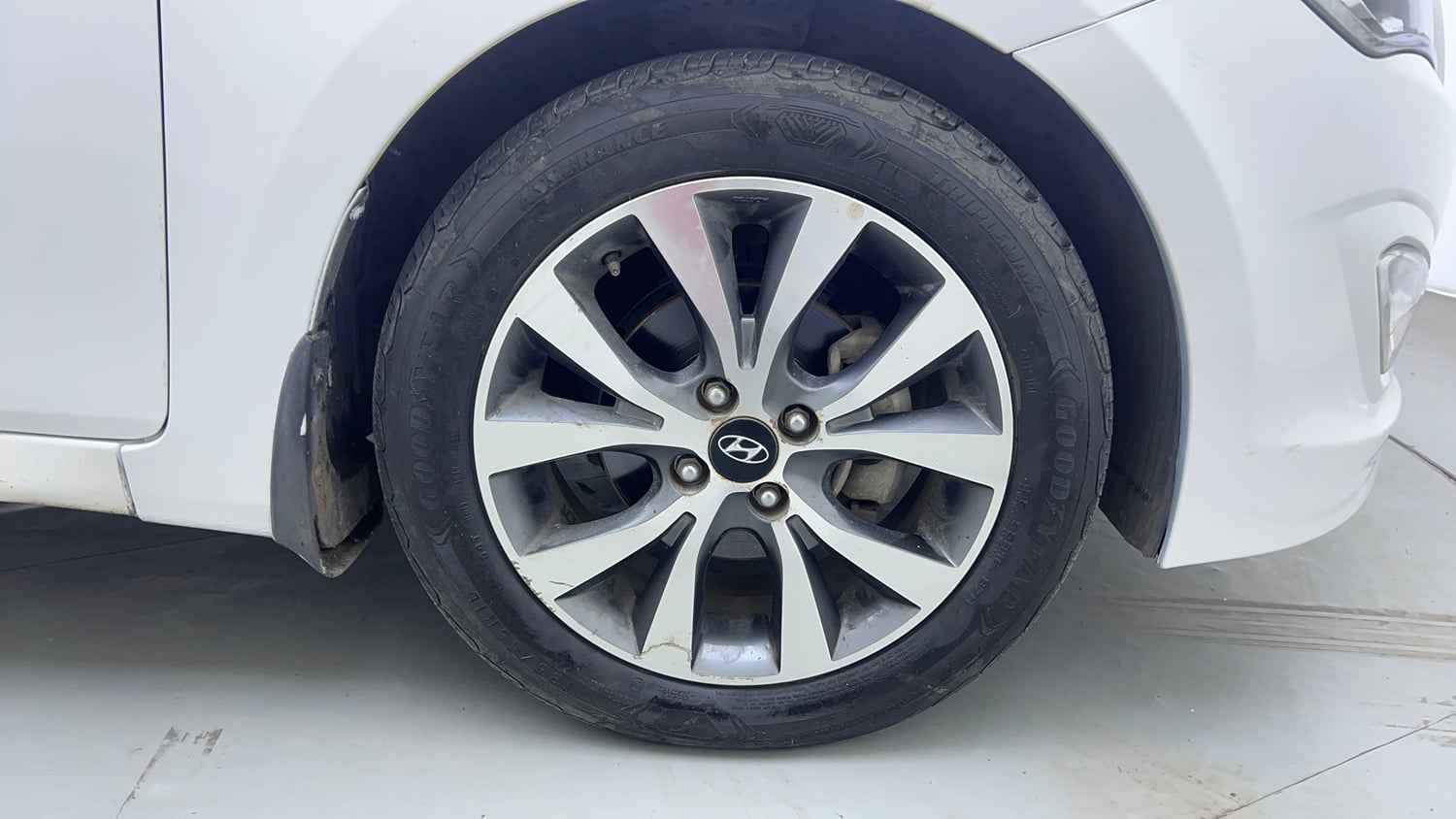 Used 2016 Hyundai Verna 1.6 VTVT SX AT Petrol Automatic tyres RIGHT FRONT TYRE RIM VIEW