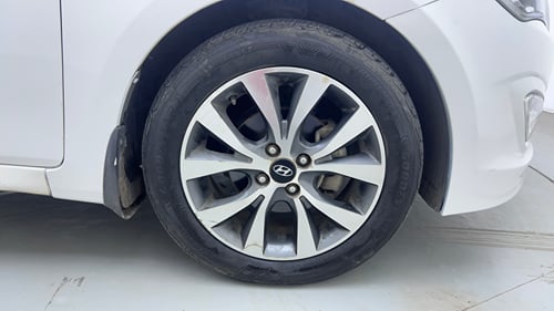 Used 2016 Hyundai Verna 1.6 VTVT SX AT Petrol Automatic tyres RIGHT FRONT TYRE RIM VIEW
