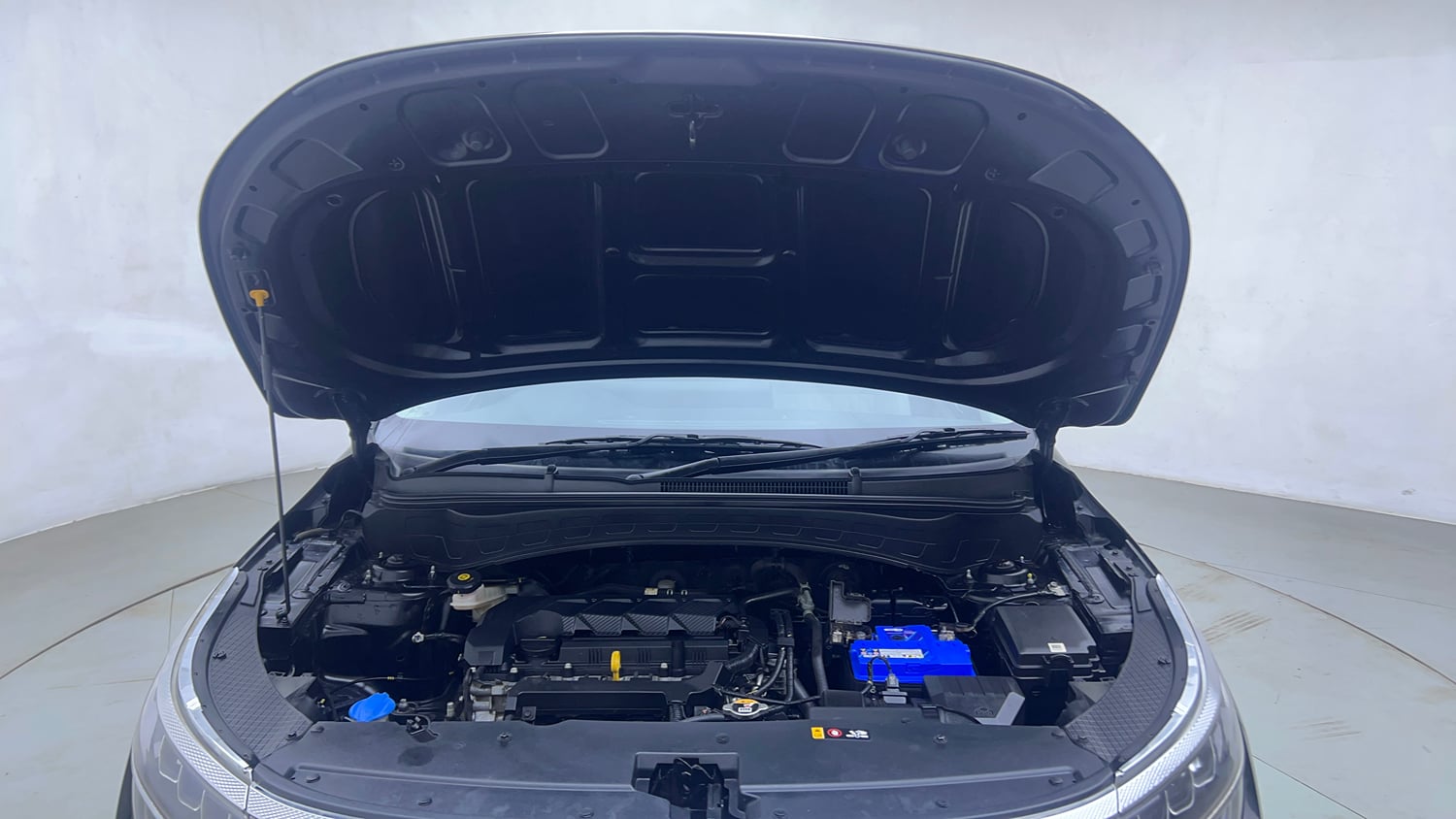 Used 2023 kia Seltos HTX 1.5 IVT Petrol Automatic engine ENGINE & BONNET OPEN FRONT VIEW