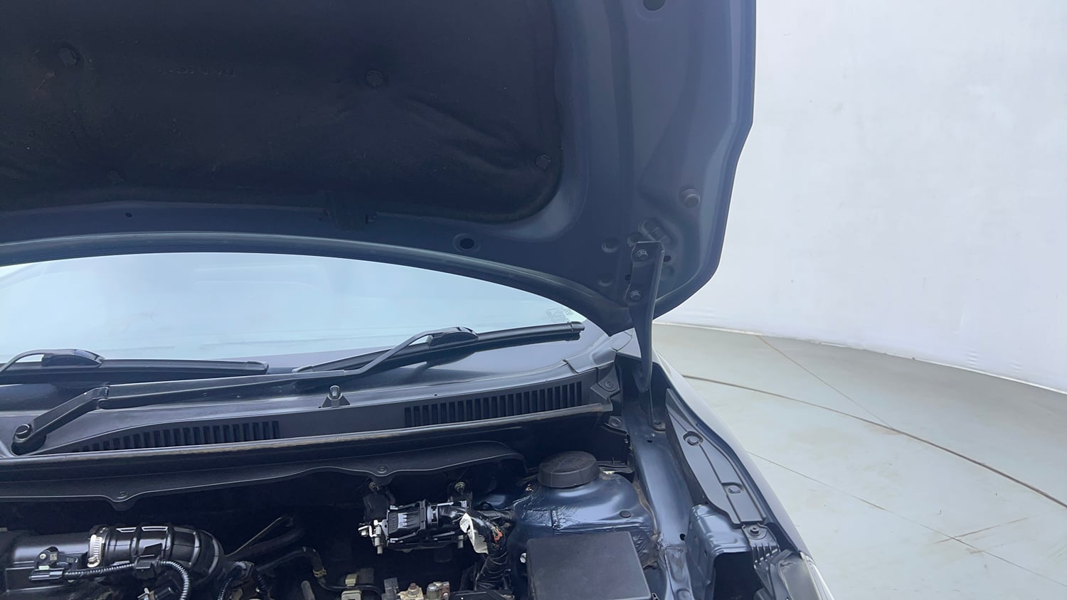 Used 2023 Maruti Suzuki Baleno Zeta MT Petrol Manual engine ENGINE LEFT SIDE HINGE & APRON VIEW
