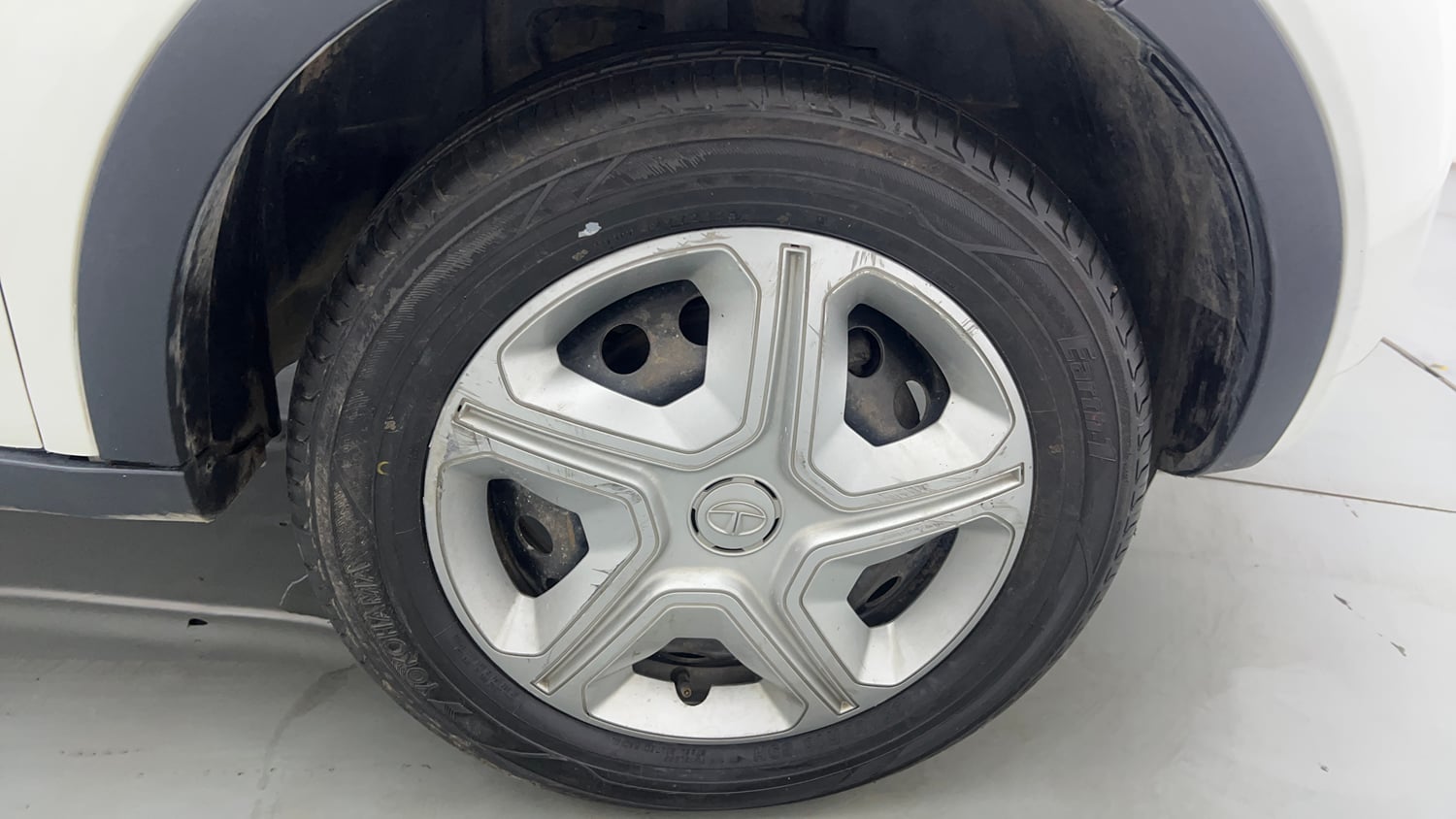 Used 2019 Tata Nexon XM Petrol Manual tyres RIGHT FRONT TYRE RIM VIEW