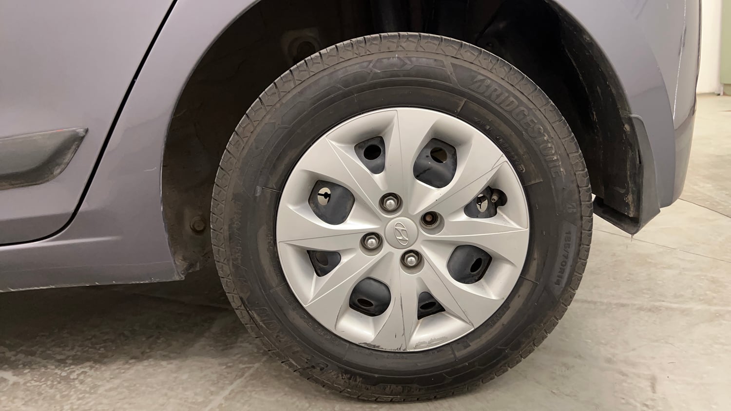 Used 2017 Hyundai Elite i20 Sportz 1.2 Petrol Manual tyres LEFT REAR TYRE RIM VIEW