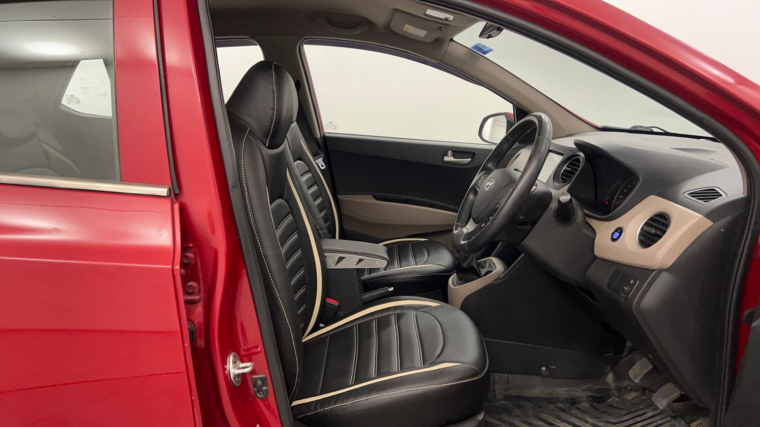 Used 2018 Hyundai Grand i10 Asta 1.2 Kappa VTVT Petrol Manual interior RIGHT SIDE FRONT DOOR CABIN VIEW