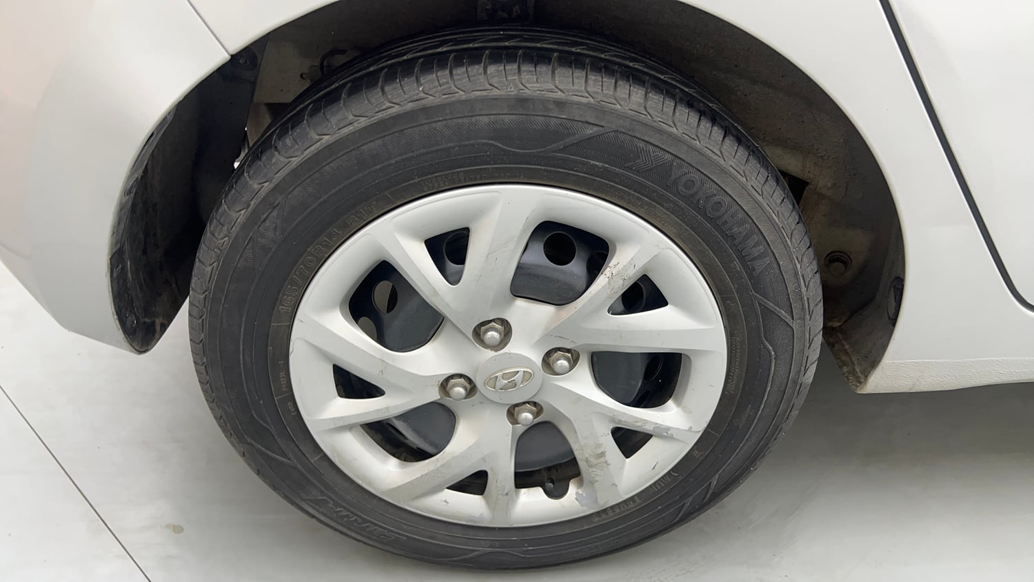 Used 2018 Hyundai Grand i10 Magna 1.2 Kappa VTVT CNG (outside fitted) Cng Manual tyres RIGHT REAR TYRE RIM VIEW