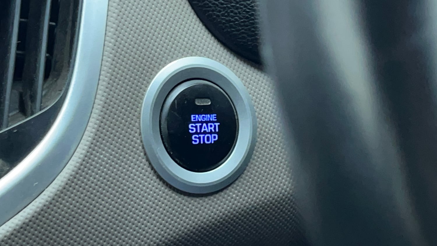 Used 2018 Hyundai Creta SX 1.6 AT Petrol Petrol Automatic top_features Keyless start