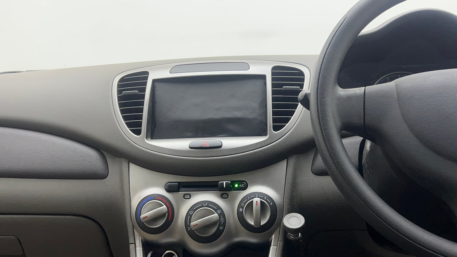 Used 2015 Hyundai i10 Magna 1.1 iRDE2 Petrol Manual interior MUSIC SYSTEM & AC CONTROL VIEW