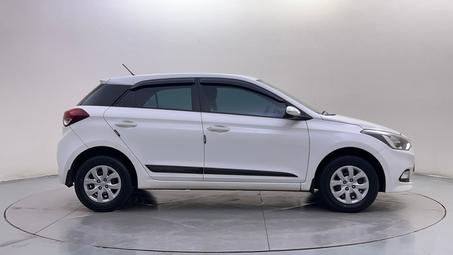 Used 2016 Hyundai Elite i20 Sportz 1.2 Petrol Manual exterior RIGHT SIDE VIEW