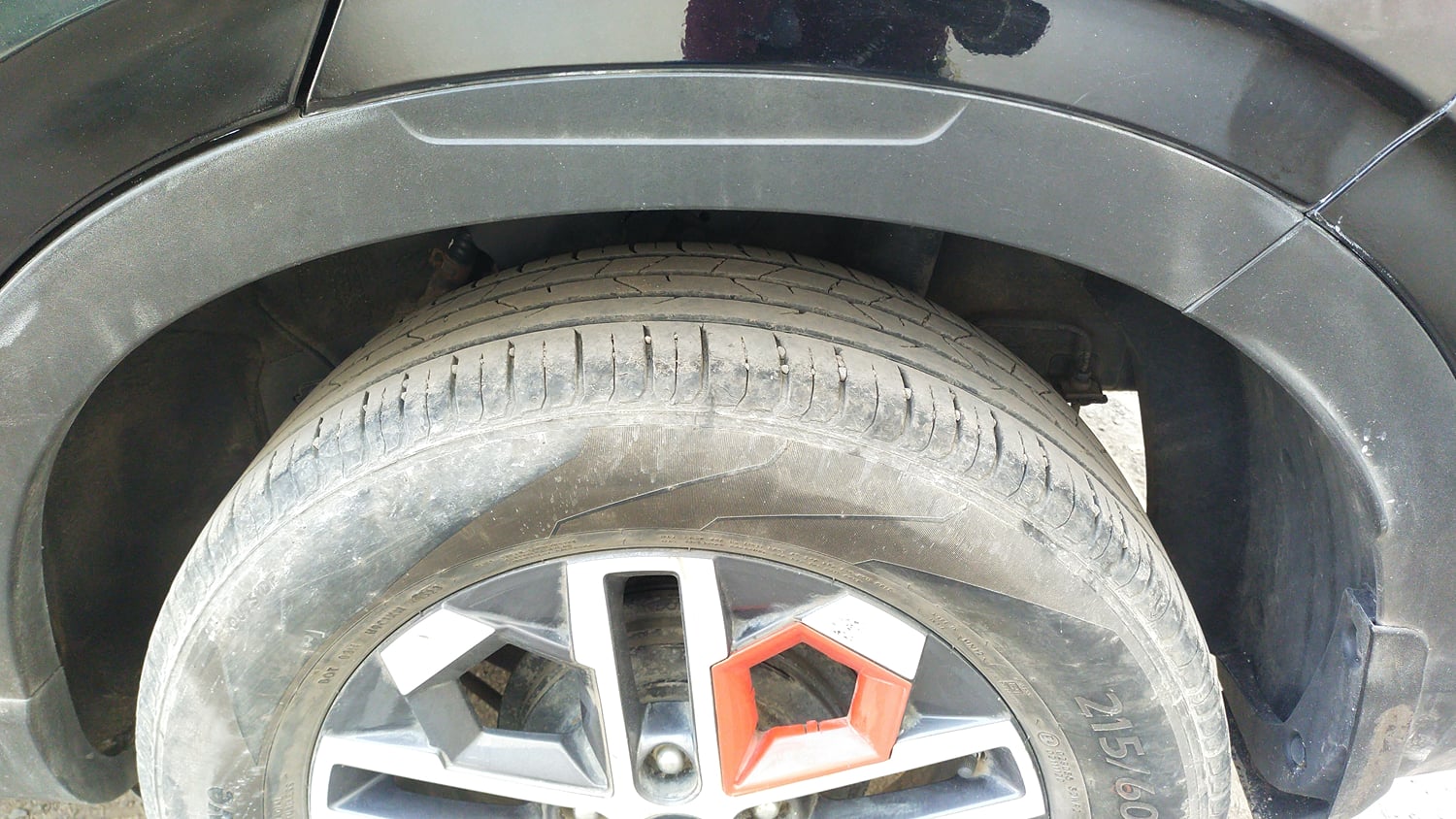 Used 2023 Hyundai Venue SX (O) 1.0 Turbo DCT Petrol Automatic tyres LEFT REAR TYRE TREAD VIEW