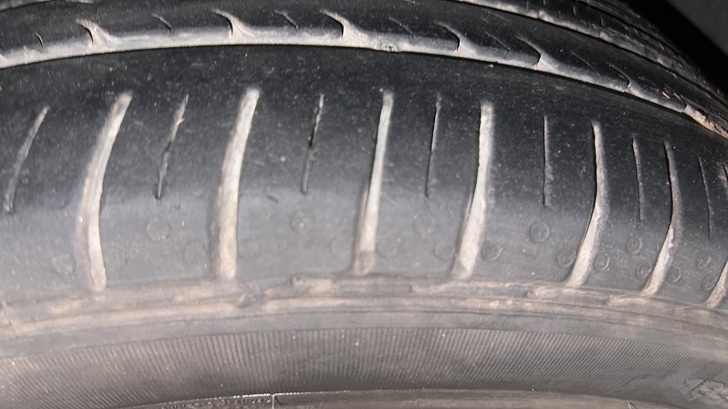 Used 2019 Volkswagen Ameo Highline Plus 1.5L (D) Diesel Manual tyres RIGHT FRONT TYRE TREAD VIEW