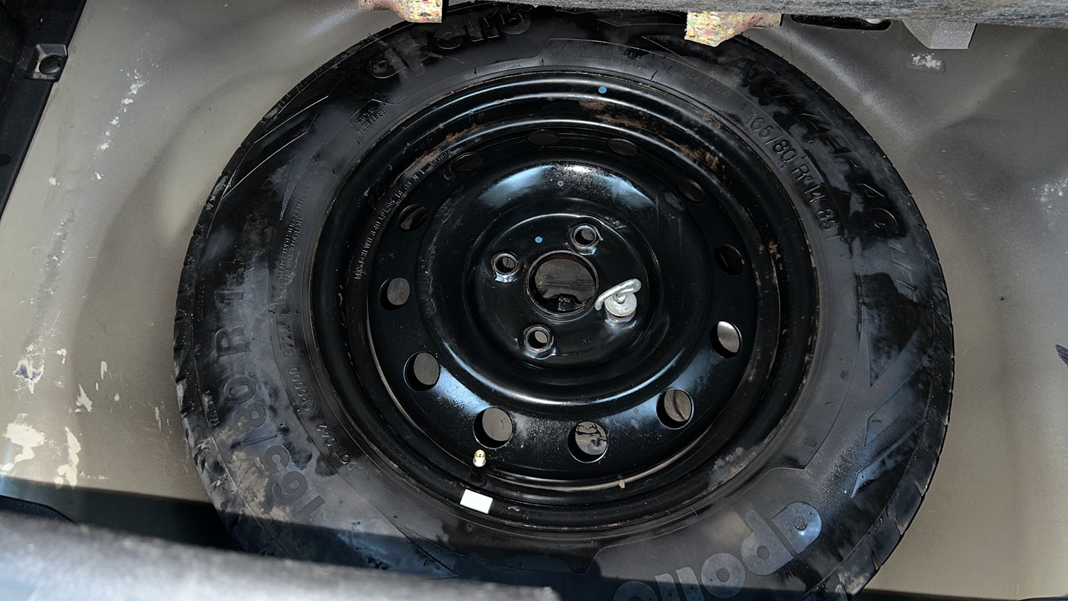 Used 2016 Maruti Suzuki Swift VXI (O) Petrol Manual tyres SPARE TYRE VIEW