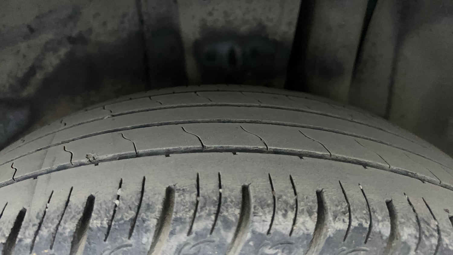 Used 2017 Maruti Suzuki S-Cross Zeta 1.3 Diesel Manual tyres LEFT REAR TYRE TREAD VIEW