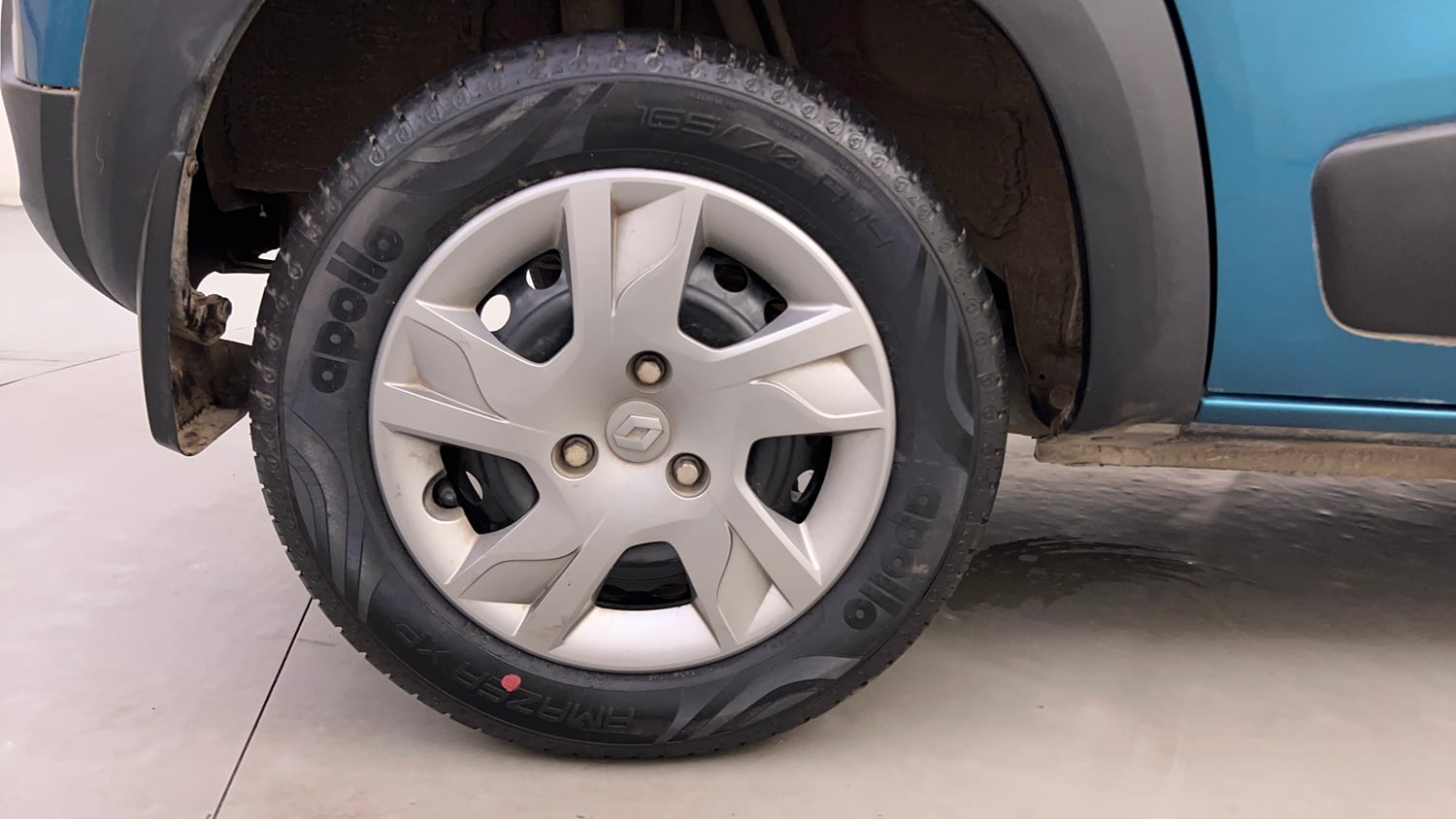 Used 2020 Renault Kwid RXT 1.0 Opt Petrol Manual tyres RIGHT REAR TYRE RIM VIEW
