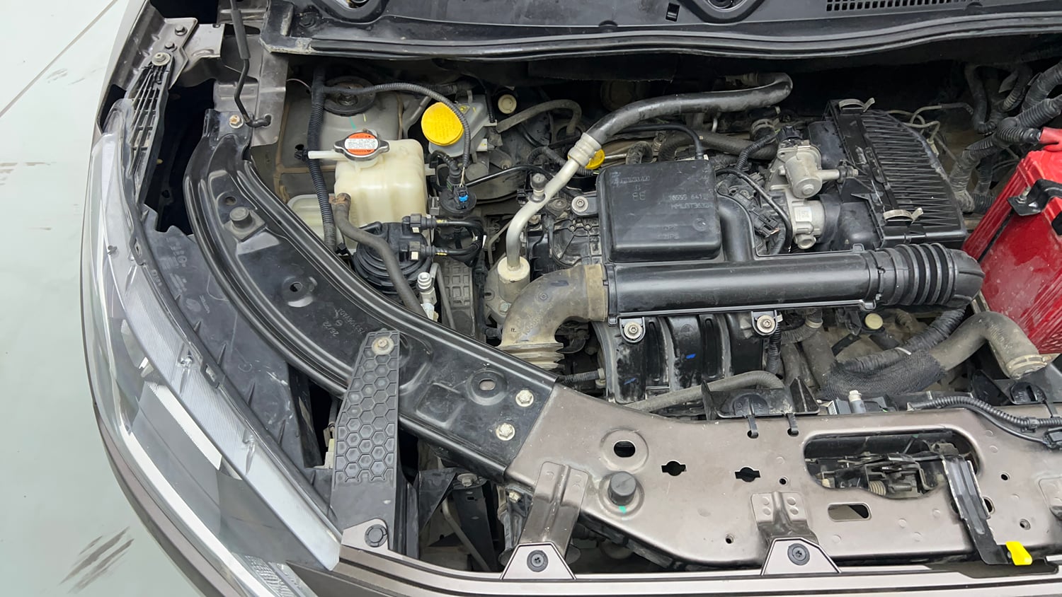 Used 2022 Nissan Magnite XV Petrol Manual engine ENGINE RIGHT SIDE VIEW