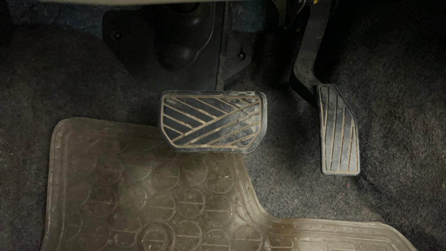 Used 2016 Maruti Suzuki Celerio VXi AMT Petrol Automatic interior PEDALS VIEW