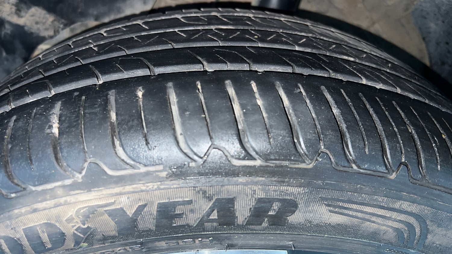 Used 2023 MG Motors Hector Savvy Pro 1.5 Turbo Petrol CVT Petrol Automatic tyres LEFT FRONT TYRE TREAD VIEW