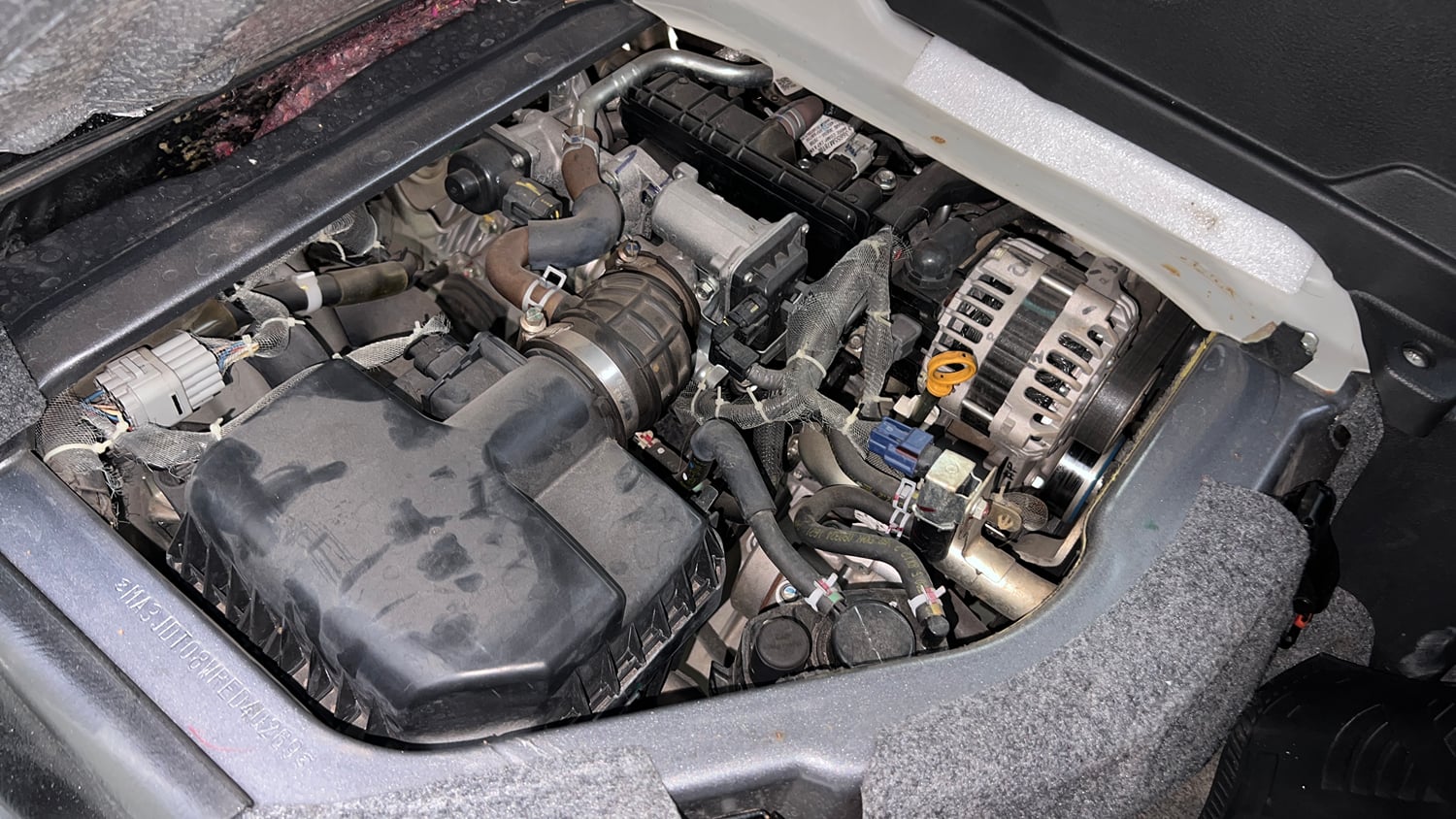 Used 2024 Maruti Suzuki Eeco 5 STR AC Petrol Manual engine ENGINE RIGHT SIDE VIEW
