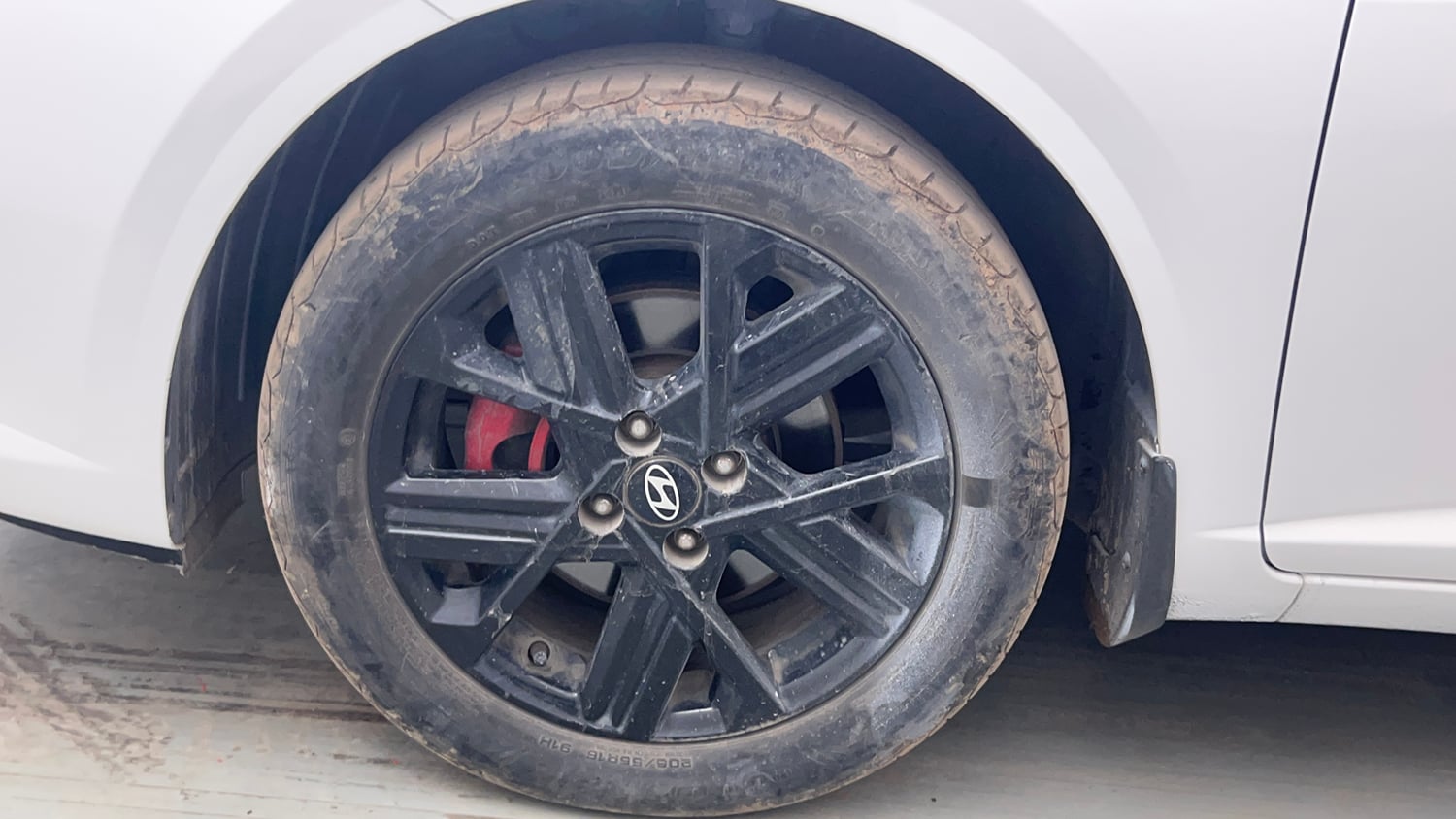 Used 2023 Hyundai Verna SX (O) 1.5 Turbo Petrol MT Petrol Manual tyres LEFT FRONT TYRE RIM VIEW