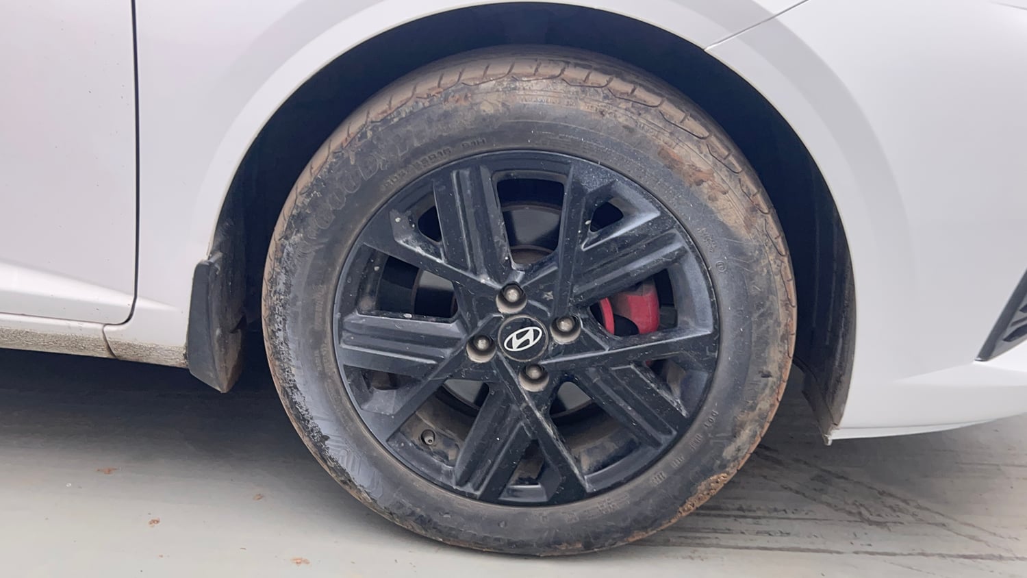 Used 2023 Hyundai Verna SX (O) 1.5 Turbo Petrol MT Petrol Manual tyres RIGHT FRONT TYRE RIM VIEW