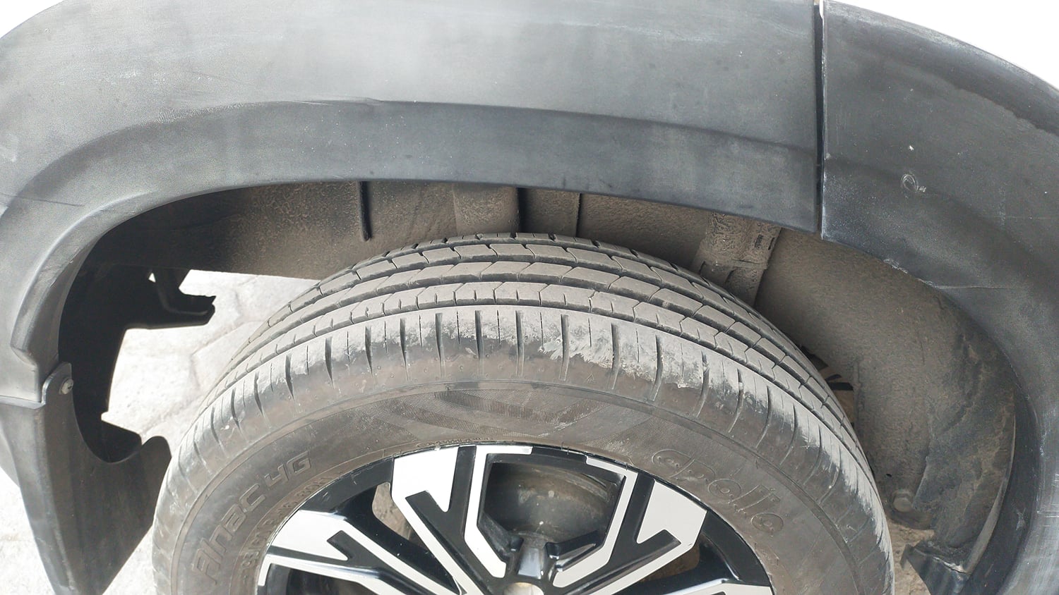 Used 2022 Renault Kiger RXZ Turbo CVT Dual Tone Petrol Automatic tyres RIGHT REAR TYRE TREAD VIEW