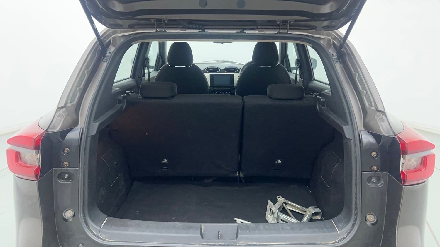 Used 2022 Nissan Magnite XV Petrol Manual interior DICKY INSIDE VIEW