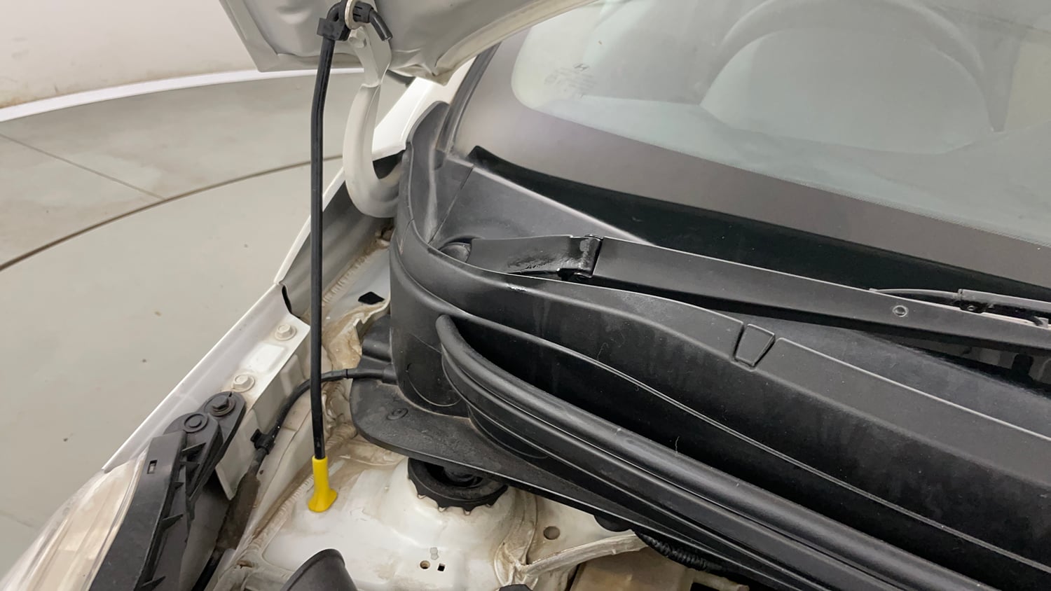 Used 2019 Hyundai Grand i10 Magna 1.2 Kappa VTVT Petrol Manual engine ENGINE RIGHT SIDE HINGE & APRON VIEW