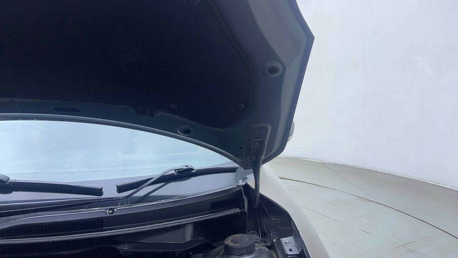 Used 2018 Maruti Suzuki Dzire ZXi Petrol Manual engine ENGINE LEFT SIDE HINGE & APRON VIEW